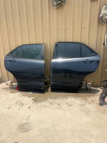 барои сафед кардани руй: Chevrolet Equinox avtomobilinin qapısı. Ağ rəngdədir və avtomobilin — 8