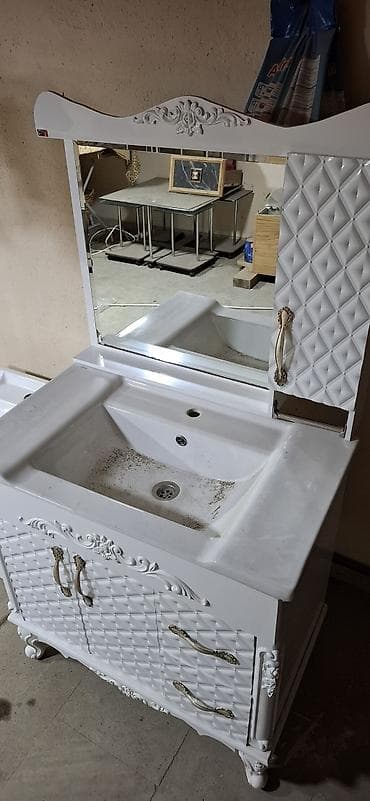 hamam ucun skaflar: Vanna otağı üçün klassik üslubda lavabo və güzgülü şkaf dəsti — 5