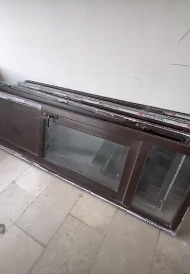 Двери и комплектующие: Б/у Двухкамерное Пластиковое окно, Ширина: 153 см, Длина: 163 см — 4