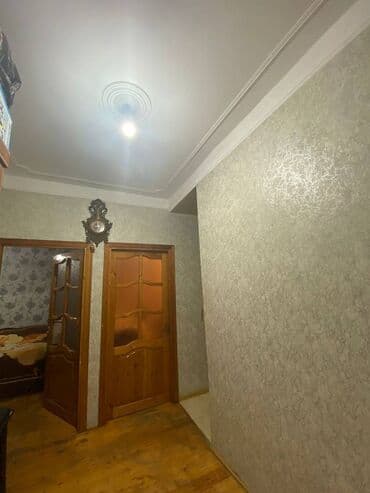 saracli 9 mkr: Bakı, Yeni Günəşli Massiv D, 3 otaqlı, Köhnə tikili, 85 kv. m — 10