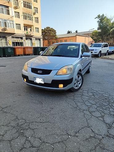 Kia Rio: 1.4 l | 2005 il Sedan
