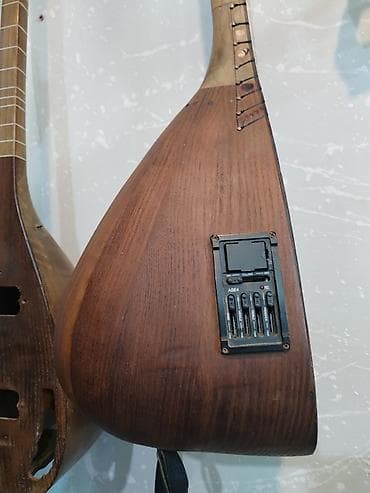 Elektro saz – gövdəsində quraşdırılmış aktyiv preamp və ekvalayzer