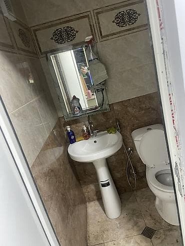 İcarəyə verilir: Kiçik ticarət/ofis sahəsi Bərbər dərzi və s işıq