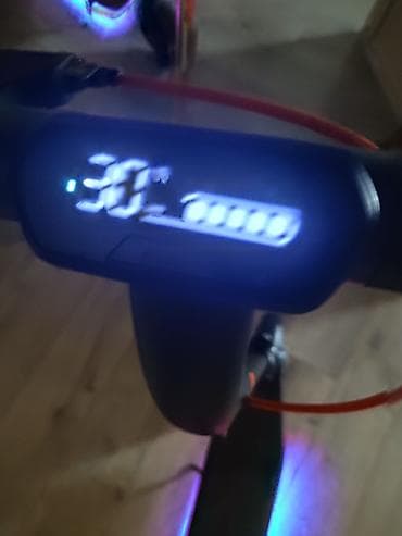 Elektrik nəqliyyatı: Yeni Elektrik samokat 10", 501 - 750 Vt, 26 - 35 km/s, Ünvandan götürmə — 5