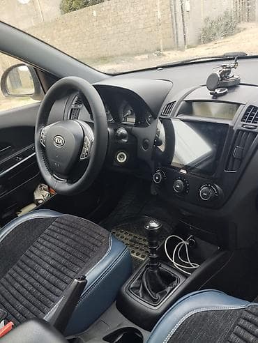 turbo az panorama: Kia Cee’d – hetçbek, qara rəng. - Sürətlər qutusu: mexaniki - Kuzov: 5 — 3