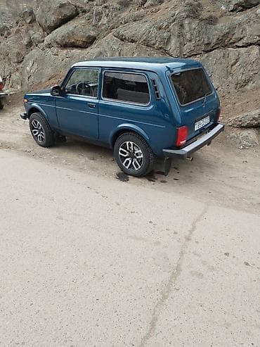 lada niva cadır: VAZ (LADA) 4x4 Niva: 1.7 l | 2015 il 14600 km Ofrouder/SUV — 4