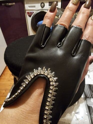 Qadın üçün yarımbarmaq dəri əlcək – bəzəkli - Rəng: qara - Model