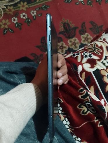 proyektor ekranı: Apple iPad (qara rəng, kompakt korpus) Xüsusiyyətlər: - 7.9 düymlük — 2