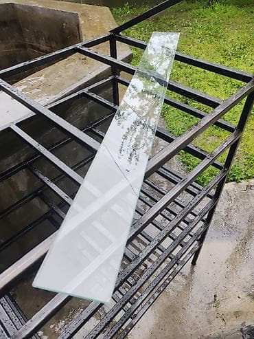 ikinci el jurnalni: Ətir vitrini üçün. Şüşə. Olcu 10sm 96sm.1 eded 1 azn. Say coxdu — 1