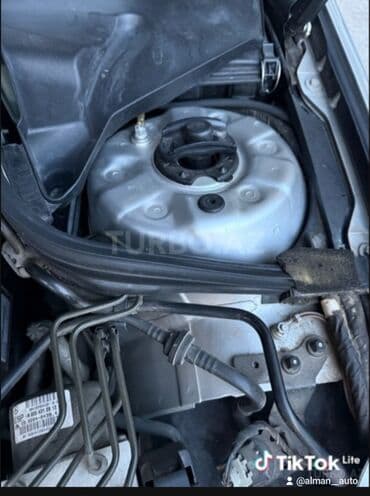 mercedes 2000: Masin ela veziyette di Cox xerc cekilib Garajdadi, surulmur, xinda — 6