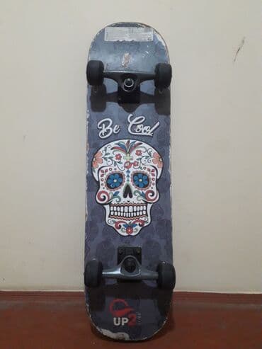Skeytboard satilir bir balaca kenari qiriqdi sekilde gorunur, qalan — 3