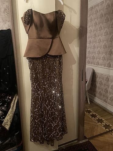 Qəhvəyi rəngdə ziyafət geyimi - Model: Peplum üstlü, ətəyi payetlərlə
