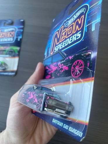 cd disk: Hot Wheels Neon Speeders – 2 ədəd 1:64 miqyaslı kolleksiya maşını — 3