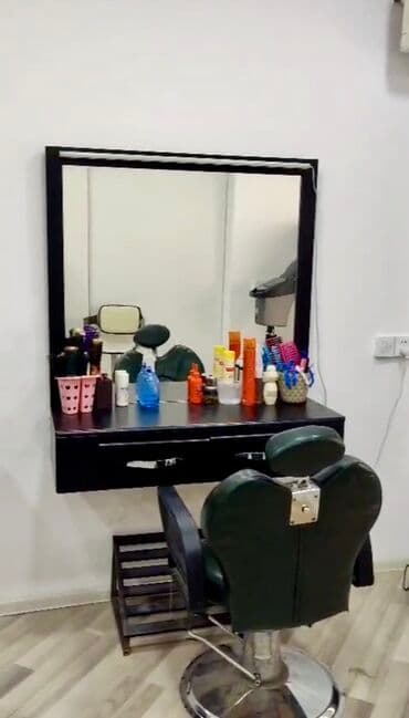 bərbər guzgusu: Salon mebeli dəsti – vizaj və bərbər iş sahəsi Tərkib: - 2 ədəd böyük — 2