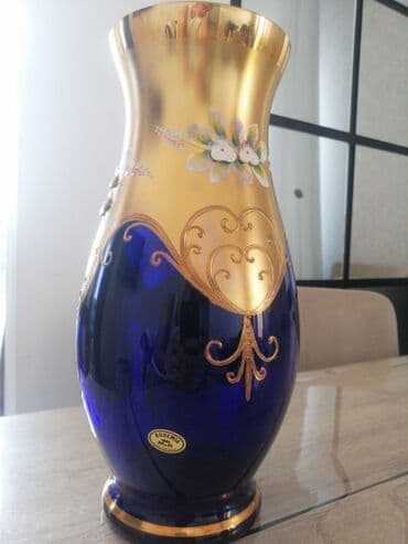 guldanda gul: Bir vaza, Bogem şüşəsi — 4