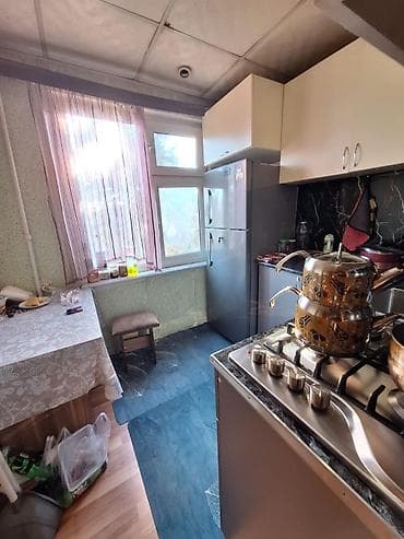 koroğluda kiraye ev: Neftcilər metrosu.5 in 4 cü mərtəbəsi 3 otaq .bir qiz tələb olunur 150 — 4