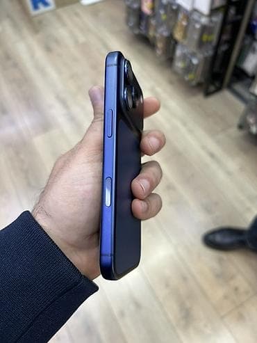 iphone telefonlar: IPhone 17 Pro, 256 GB, Face ID — 3