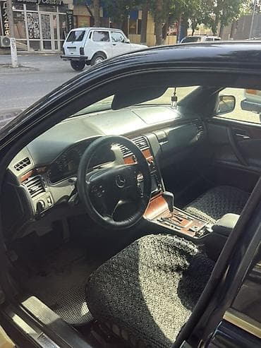 bmw e60 m: Mercedes-Benz 220: 2.2 l | 2000 il Sedan — 4