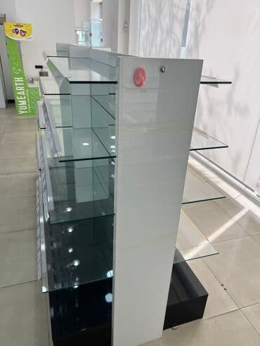 Avtoservis avadanlıqları: Magaza ucun vitrinler hundurluk 1.50 en 090 sm. Divar vitrinleri ise — 2