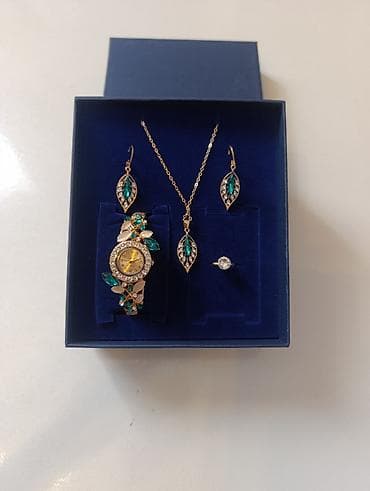 Новый, Классические Комплекты с часами