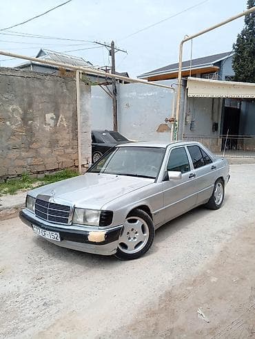 Mercedes-Benz 190 (W201) sedan - Kuzov: gümüş rəng, 4 qapı, klassik
