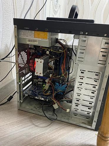 laptoplar: Kompüter satılır təcili. Core i3 prosessor, 4 ram, amd radeon — 3