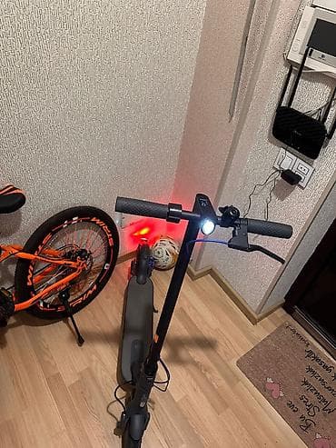 самокаты scooter: Б/у Электросамокат 8", 251 - 350 Вт, 16 - 25 км/ч, Самовывоз, Платная доставка — 1