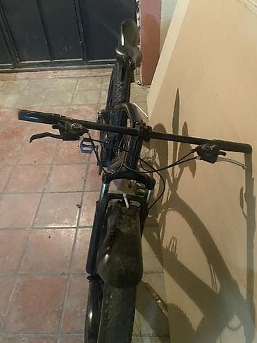 islenmis velosiped satilir: Fatbike tipli dağ velosipedi - Rəng: qara, aerodinamik, qövsvari — 8