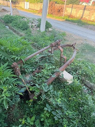 dərman səpən traktor: T40 traxtor satılır 2 dənə lapet birdə çala çıxaranla birlikdə traxdor — 5