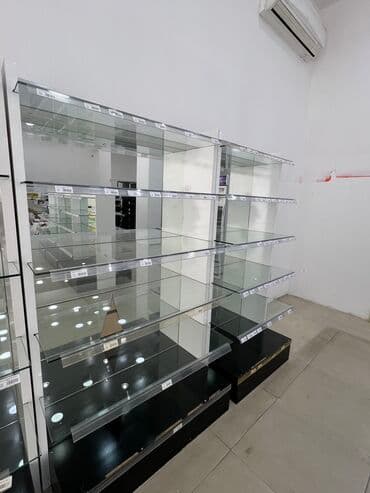 Avtoservis avadanlıqları: Magaza ucun vitrinler hundurluk 1.50 en 090 sm. Divar vitrinleri ise — 1