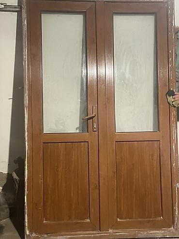 plastik qapilar: İkiyarpaq PVC giriş/ballkon qapısı - Material: ağac naxışlı PVC — 3