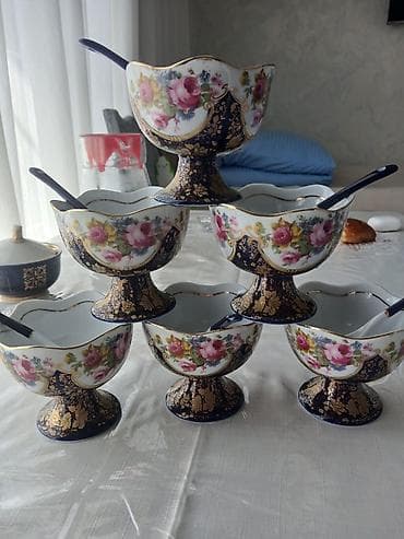 8 mart gullar: Tort və şiriniyyat qabı, rəng - Qızılı, Farfor — 2