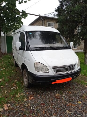 Ağ rəngli yük/furqon tipli mikroavtobus. Xüsusiyyətlər: - Yüksək