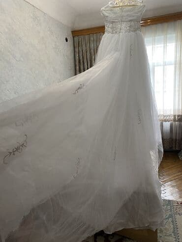 Toy aksesuarları: Ağ gəlinlik – straplez, A-kəsimli, uzun quyruqlu model. - Üst hissə — 6