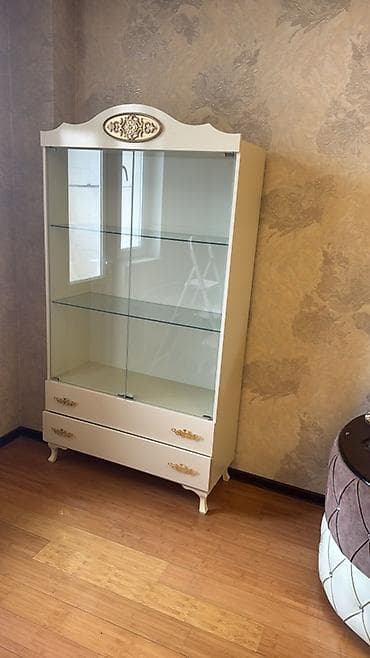 rattan stol: Klassik üslubda qonaq otağı mebel dəsti - Vitrin şkaf: Şüşə qapılı — 2