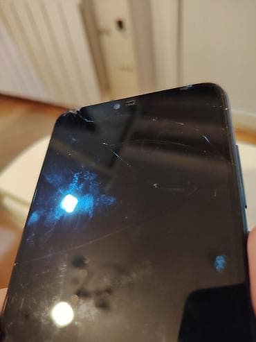 disk oxuyucu: Xiaomi Mi 8 Lite, 64 GB, 
 Qırıq — 1
