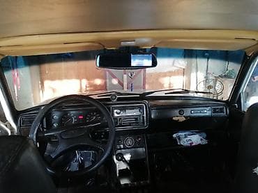 VAZ 2104 universal, ağ rəng, arxaötürücülü. Xüsusiyyətlər: - Kuzov: 5