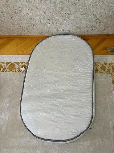 Beşiklər: Oğlan və qız üçün, Yumru, Beşik, Matras ilə, Yellənmə mexanizmsiz — 4