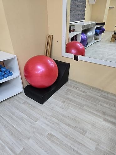 Pilates studiasi uçun pilates avadanliqlari sarilir. Tecili