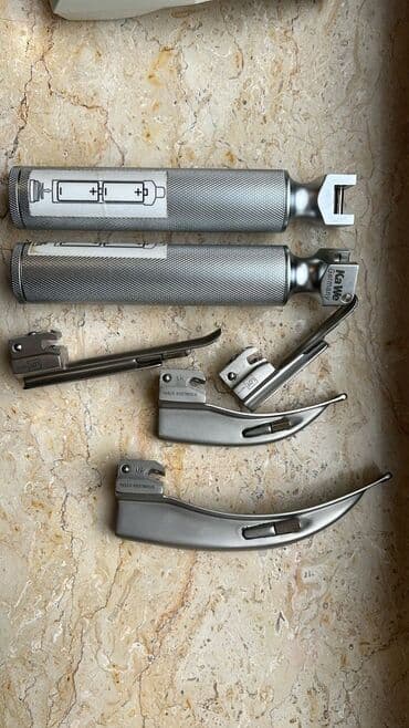 stomatoloji avadanliqlar: KaWe Germany firmasının istehsalı olan laringoskop dəsti. Dəstə iki — 1