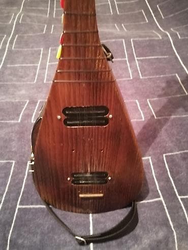 elektrik gitara: Elektrikləşdirilmiş saz – fərdi yığımdır - Korpus: tam ağac (tünd — 4
