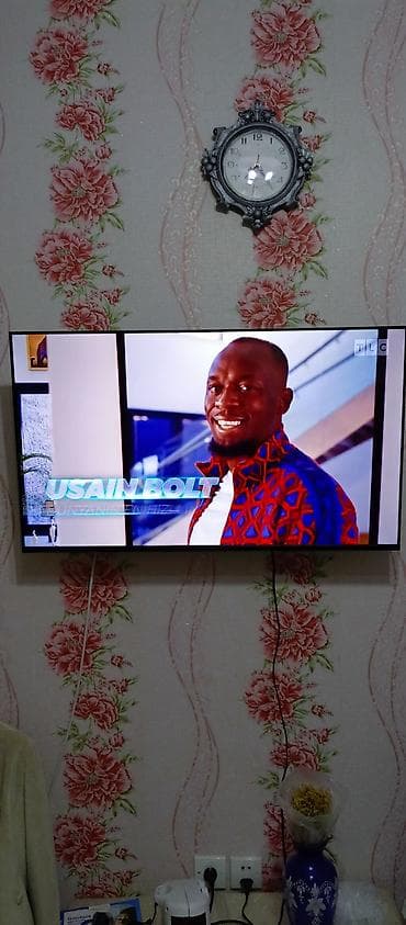 Divara quraşdırılmış Smart TV Zimmer marka 109 ekran TV Yeni kimidi