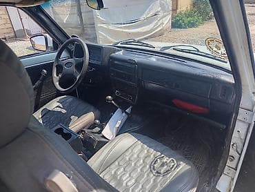 aqua fara: VAZ (LADA) 4x4 Niva: 1.7 l | 2002 il Ofrouder/SUV — 5