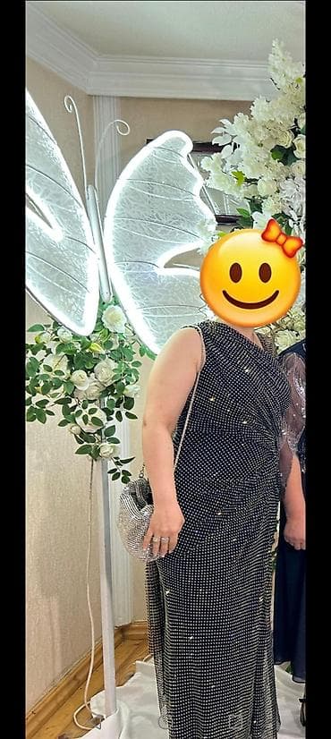asus canta: Qara rəngdə, xırda daşlarla tam örtülü ziyafət/gecə geyimi. - Model — 1