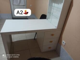 İşlənmiş, Manikür üçün masa, Güzgüsüz