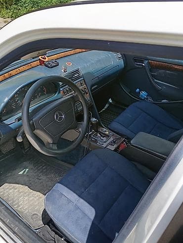 Nəqliyyat: Mercedes-Benz C-Class sedan (W202), ağ rəng. - Kuzov: 4 qapılı sedan — 10
