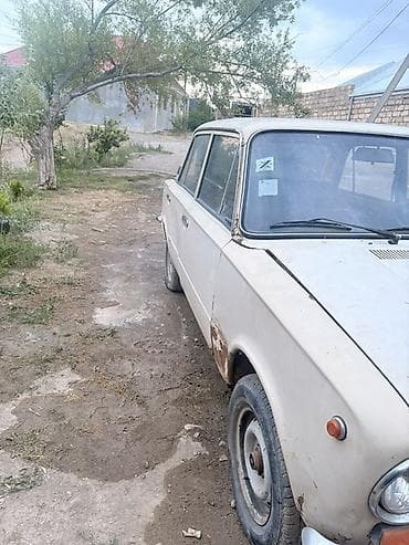 Avtomobil satışı: VAZ 2101 sedan, 4 qapı, ağ rəng. - Kuzov: Klassik “Jiquli” gövdə — 2