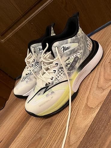 баскетбол: Basketbol ayaqqabısı – Model 7110 - Ölçü: EUR 44 (US 9.5, UK 8.5, CHN — 7