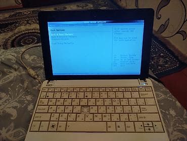 Asus Eee PC netbuku - Model: Asus Eee PC seriyası, təxminən 10"