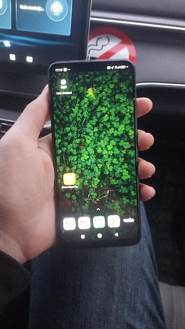 Məhsul: Smartfon Təsvir: - Korpus: nazik, düzbucaqlı forma, qara